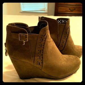 Hunter green wedge boots